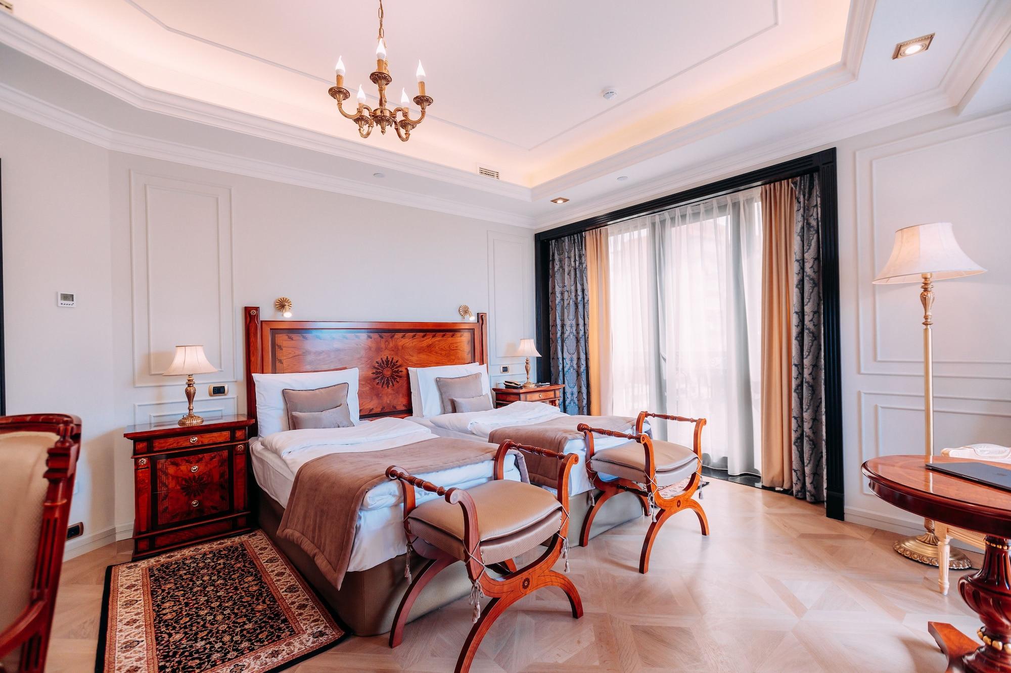 Golden Palace Hotel เยเรวาน ภายนอก รูปภาพ