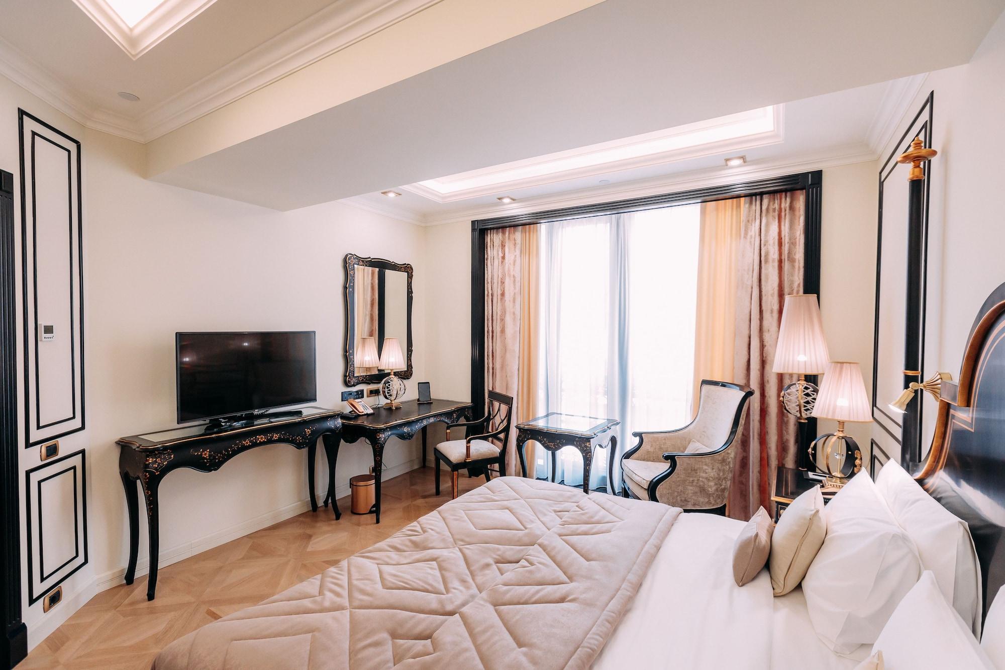 Golden Palace Hotel เยเรวาน ภายนอก รูปภาพ