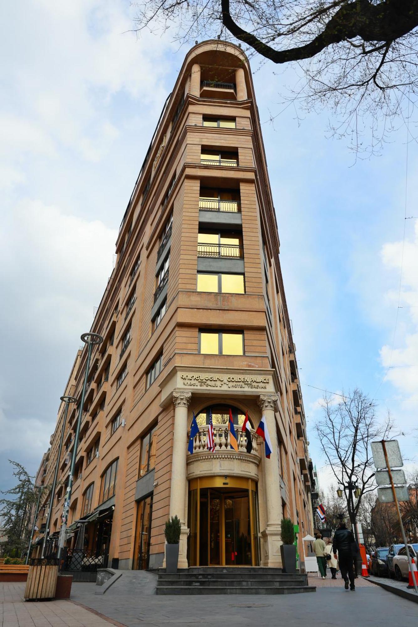 Golden Palace Hotel เยเรวาน ภายนอก รูปภาพ