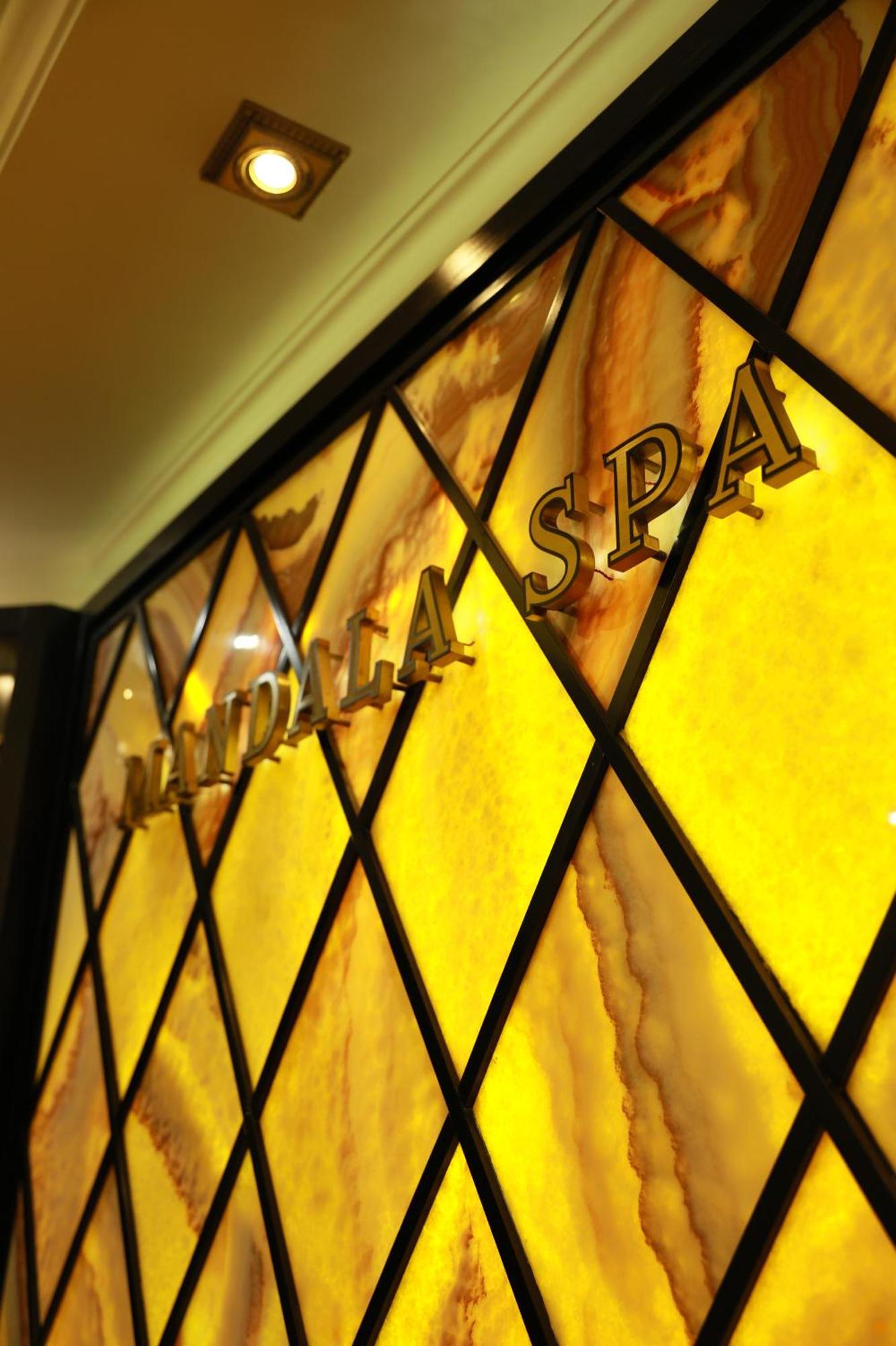 Golden Palace Hotel เยเรวาน ภายนอก รูปภาพ
