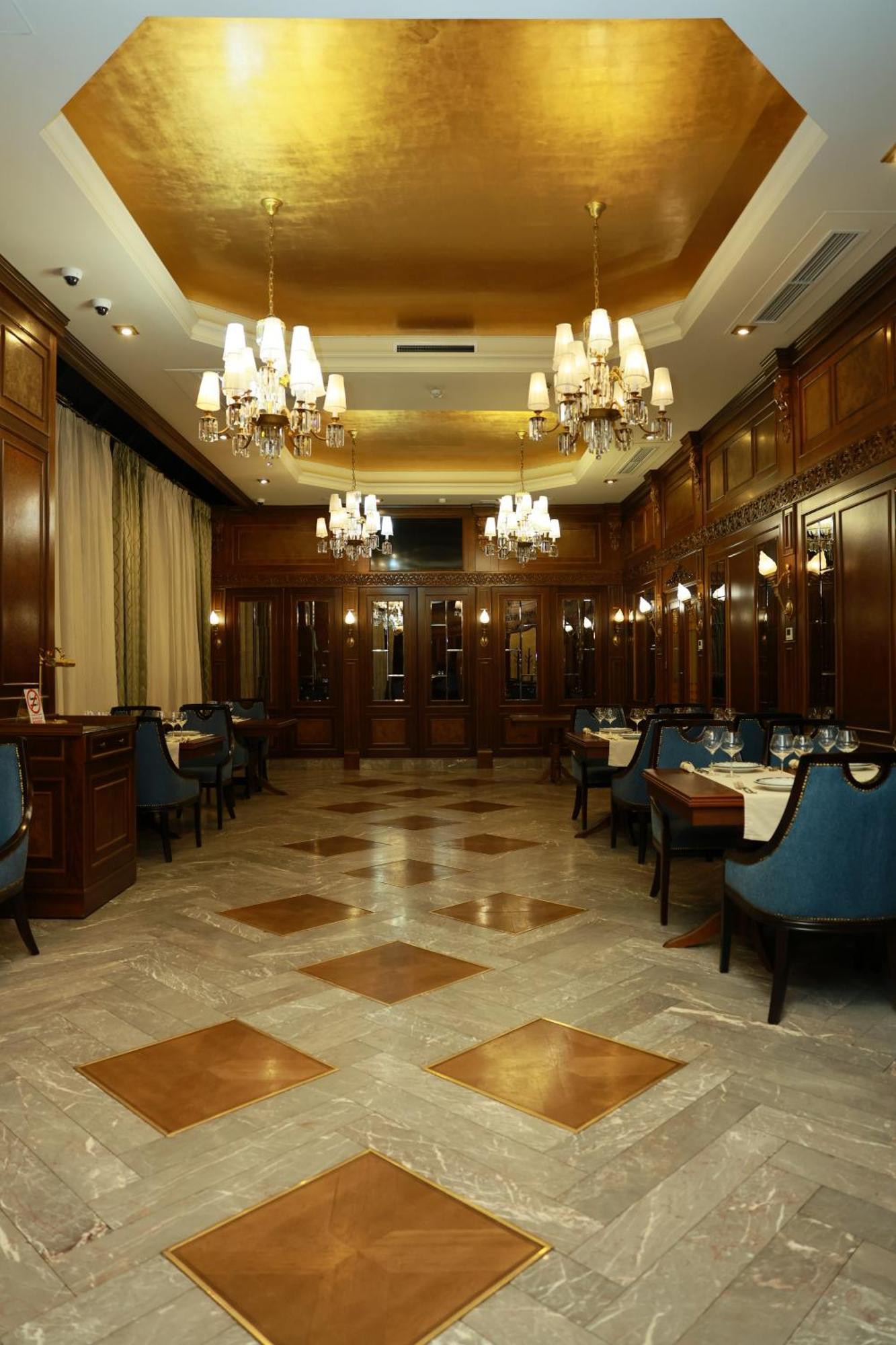 Golden Palace Hotel เยเรวาน ภายนอก รูปภาพ