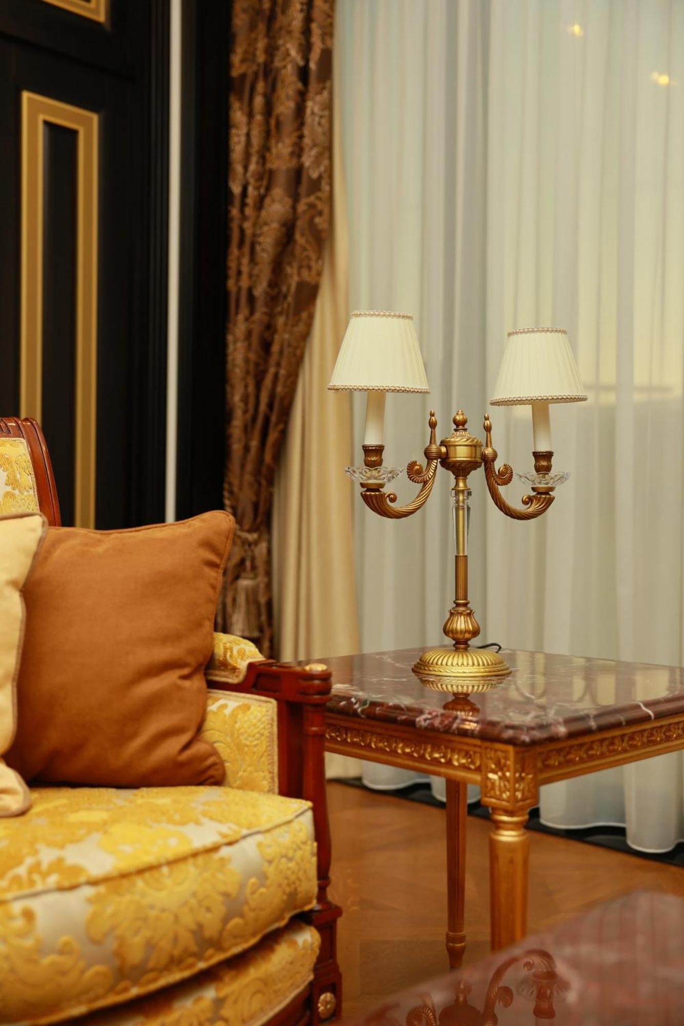 Golden Palace Hotel เยเรวาน ภายนอก รูปภาพ