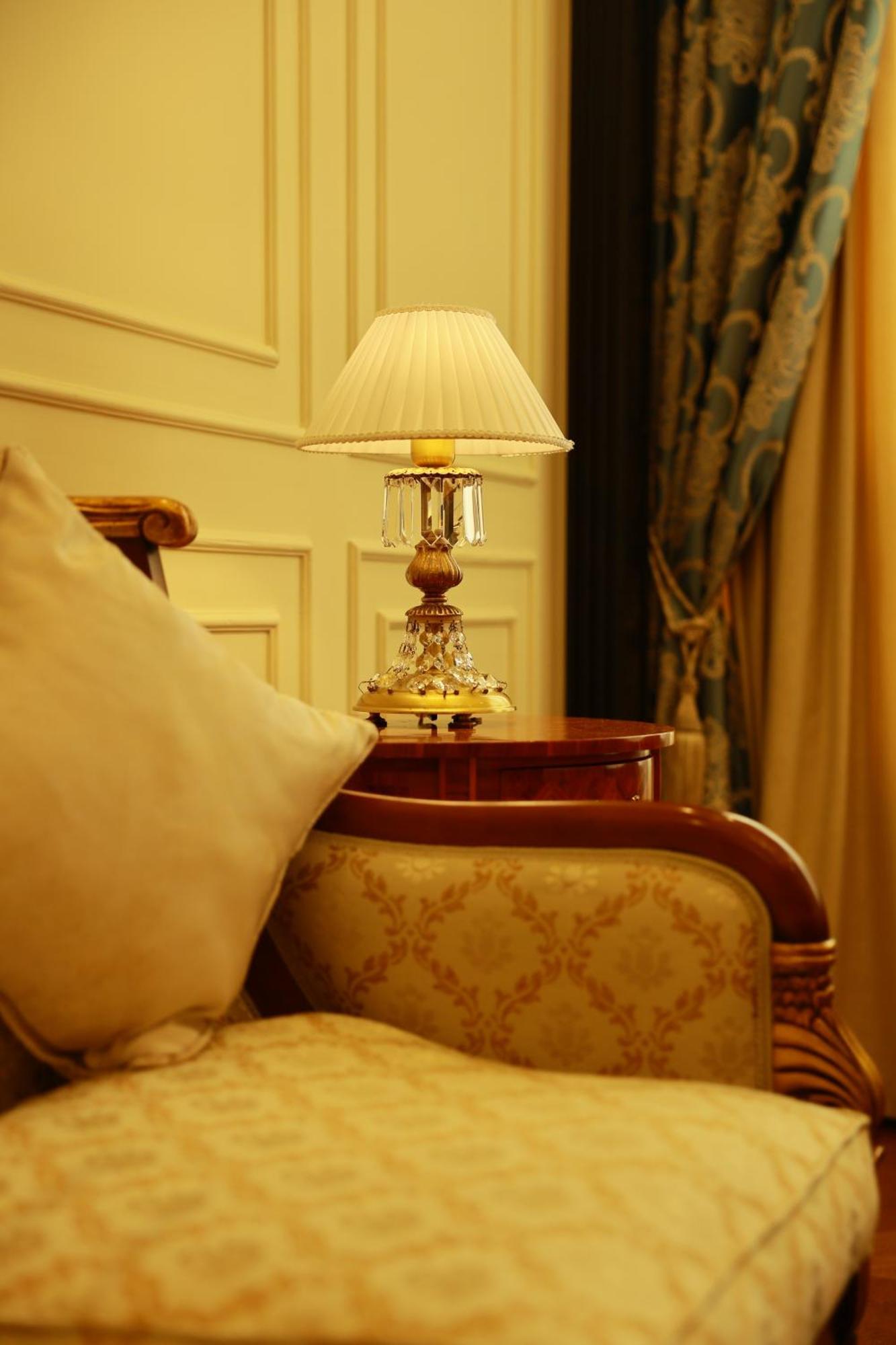 Golden Palace Hotel เยเรวาน ภายนอก รูปภาพ