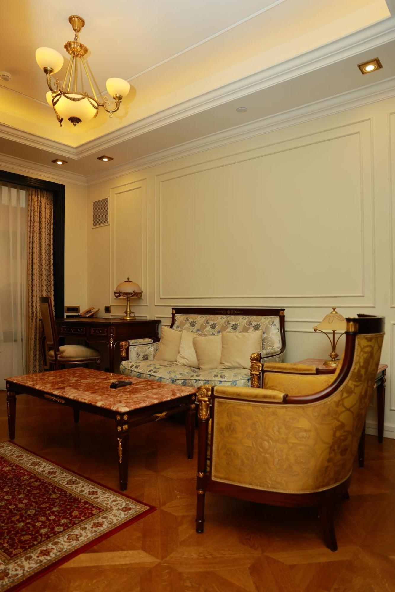 Golden Palace Hotel เยเรวาน ภายนอก รูปภาพ
