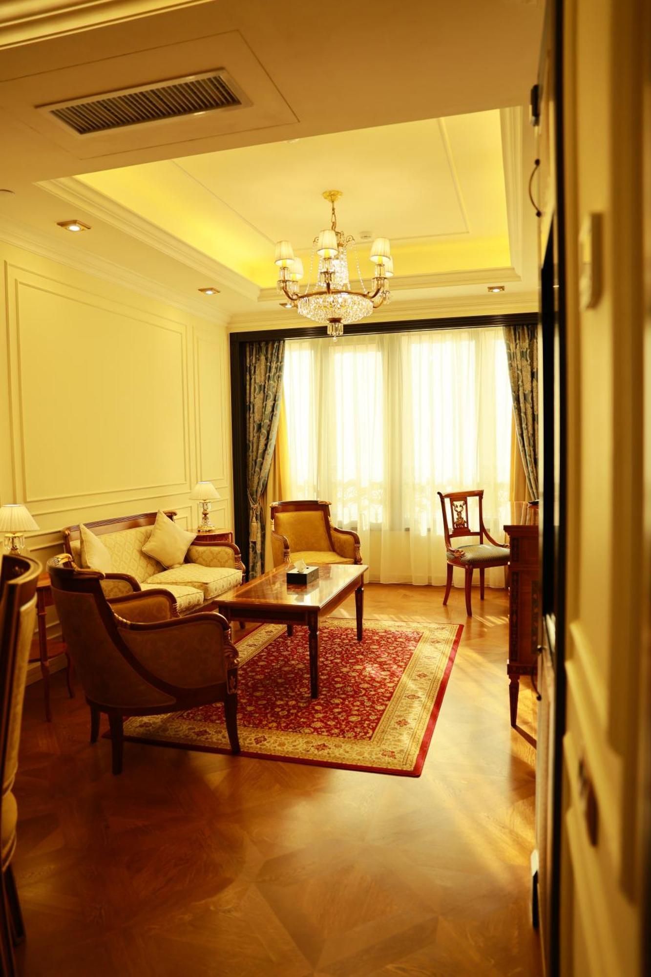Golden Palace Hotel เยเรวาน ภายนอก รูปภาพ