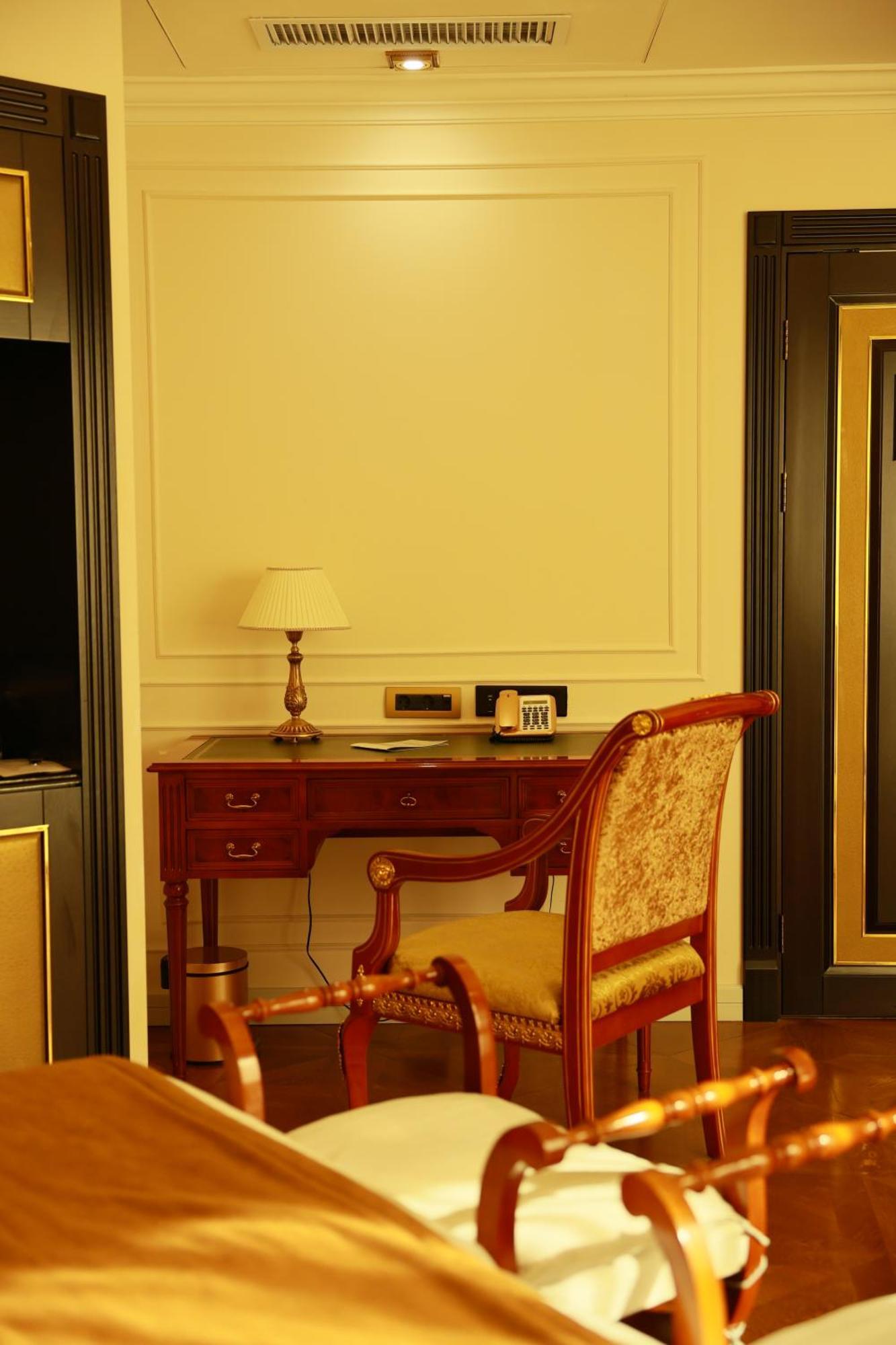 Golden Palace Hotel เยเรวาน ภายนอก รูปภาพ