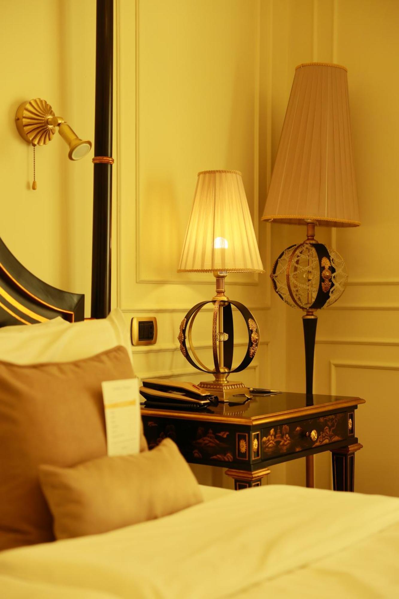 Golden Palace Hotel เยเรวาน ภายนอก รูปภาพ
